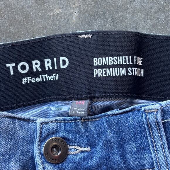 Torrid Bombshell Flare Jeans Women's 14R Blue Premium Stretch Denim Five Pockets - Picture 5 of 12
